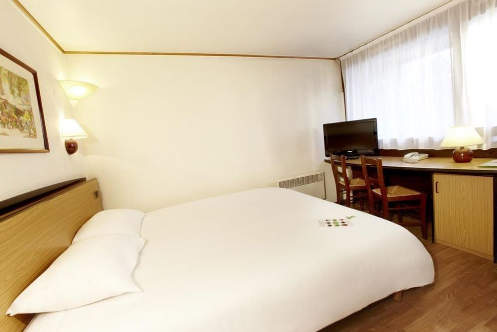 Campanile Vire Hotel Kamer foto