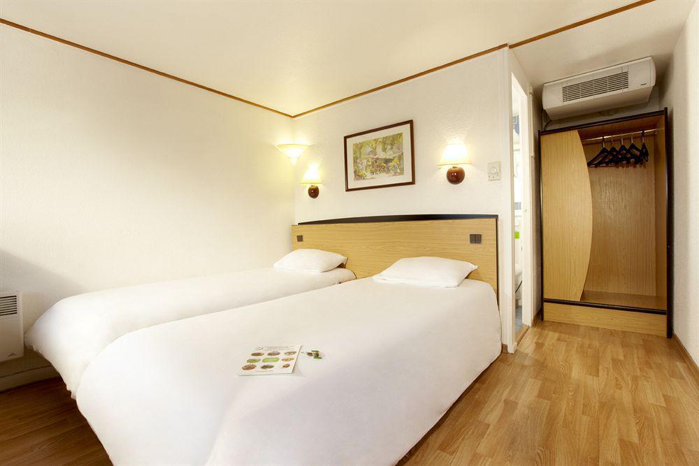 Campanile Vire Hotel Buitenkant foto